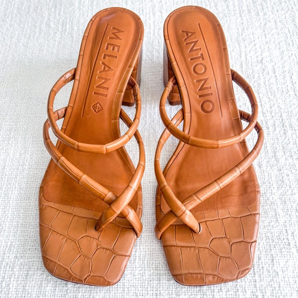 Antonio Melani block heel sandals. - Picture 3 of 11